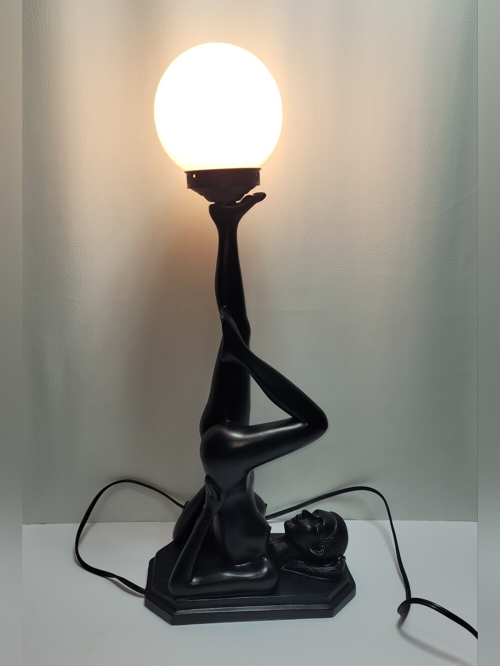 Vintage Art Deco Erotica Figural Accent Table Lamp